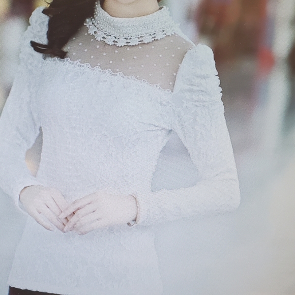 Beautiful white full sleeves blouse - Picture 3 of 6